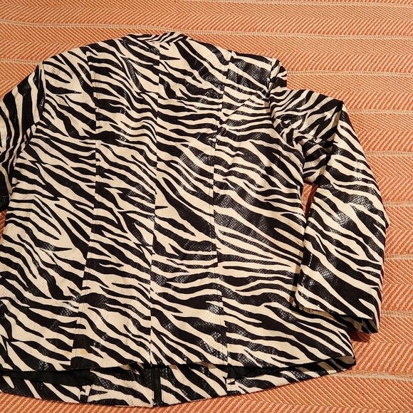 Kim Rogers Long Sleeve Animal print jacket - Picture 3 of 4
